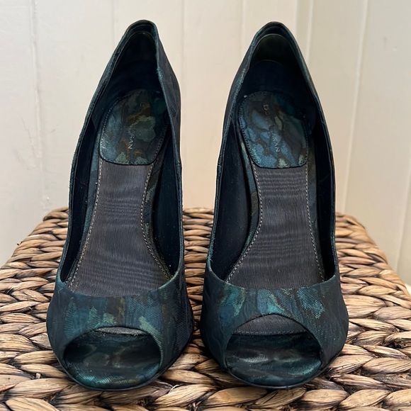 Donna Karan Collection Monarch Teal Green Silk Jacquard Peep Toe Heels Like New - Picture 8 of 15